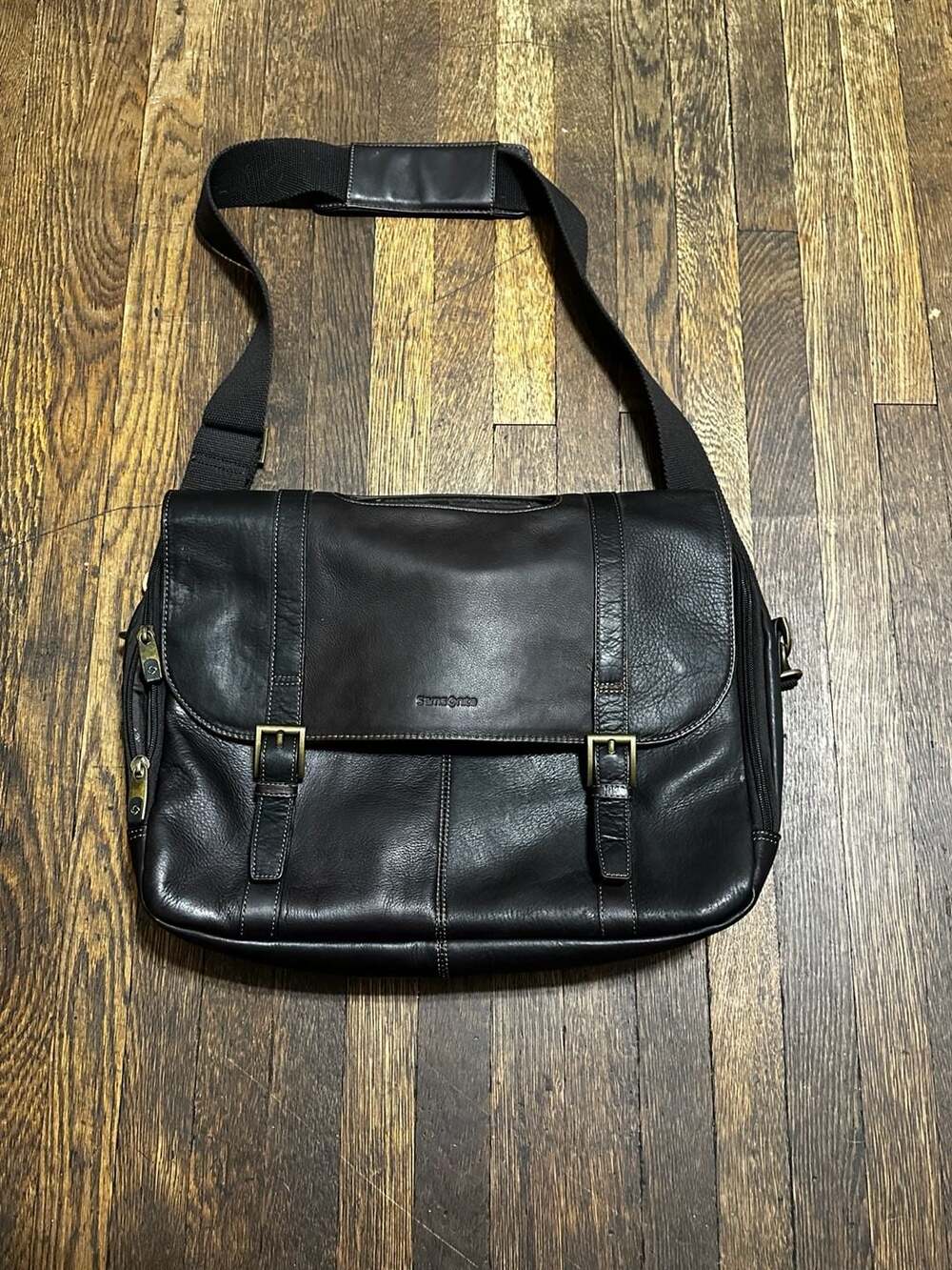 Samsonite Leather Flapover Laptop Messenger Briefcase
